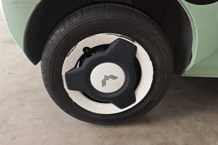 Used Wuling Hongguang MINIEV 2021 Macaron Premium Model – Lithium-NMC Right Rear Wheel Hub