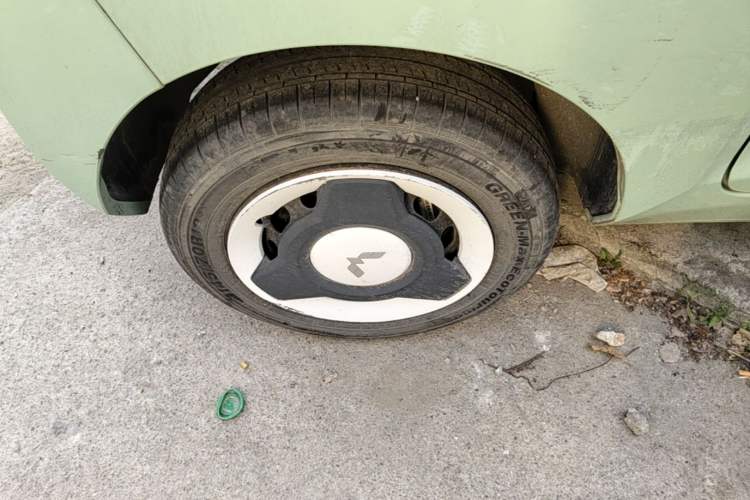 Used Wuling Hongguang MINIEV 2021 Macaron Fashion Model Lithium Iron Phosphate Right Rear Wheel Hub