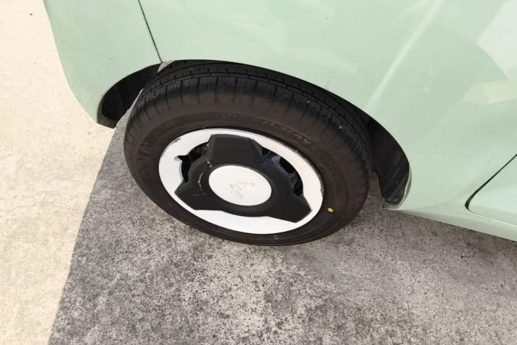 Used Wuling Hongguang MINIEV 2021 Macaron Premium Model – Lithium-NMC Right Rear Wheel Hub