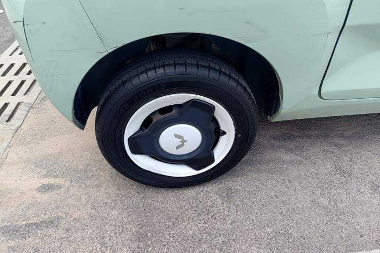 Used Wuling Hongguang MINIEV 2021 Macaron Fashion Model Lithium Iron Phosphate Right Rear Wheel Hub