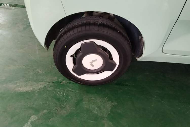 Used Wuling Hongguang MINIEV 2021 Macaron Premium Model – Lithium Iron Phosphate Right Rear Wheel Hub