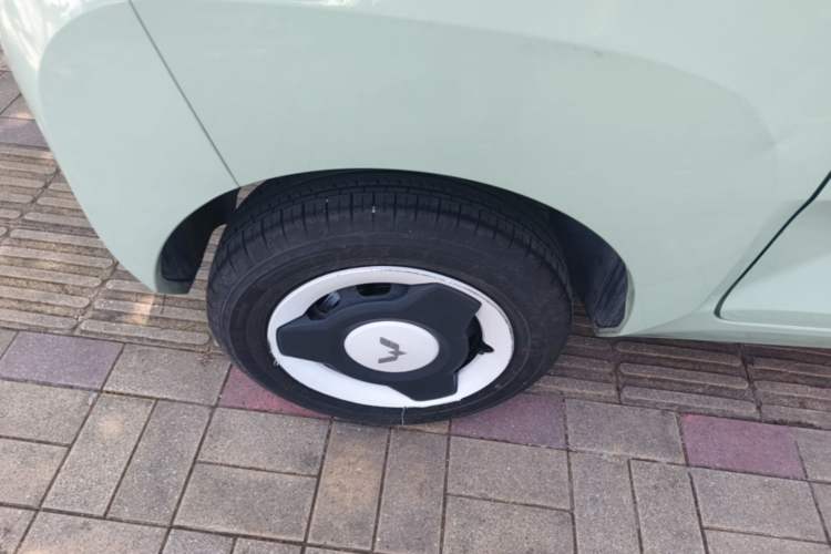 Used Wuling Hongguang MINIEV 2021 Macaron Premium Model – Lithium Iron Phosphate Right Rear Wheel Hub