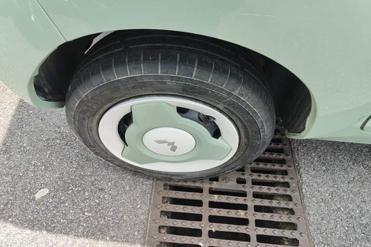 Used Wuling Hongguang MINIEV 2021 Macaron Premium Model – Lithium Iron Phosphate Right Rear Wheel Hub