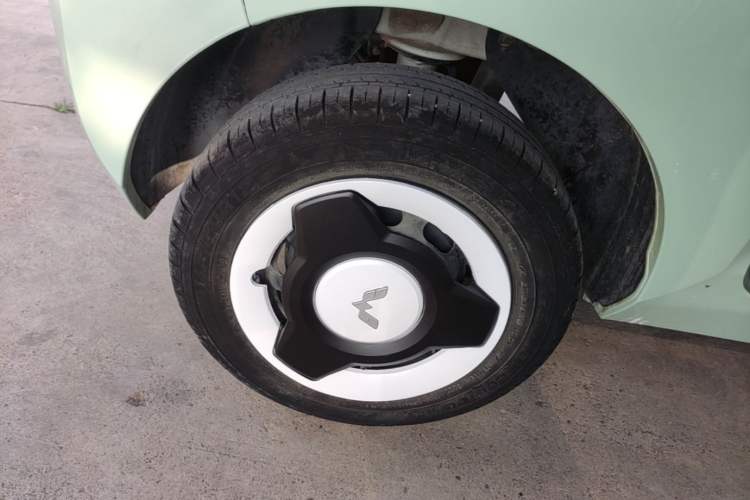 Used Wuling Hongguang MINIEV 2021 Macaron Premium Model – Lithium Iron Phosphate Right Rear Wheel Hub