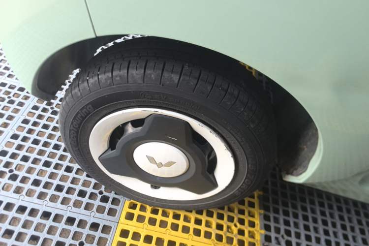 Used Wuling Hongguang MINIEV 2021 Macaron Premium Model – Lithium-NMC Right Rear Wheel Hub