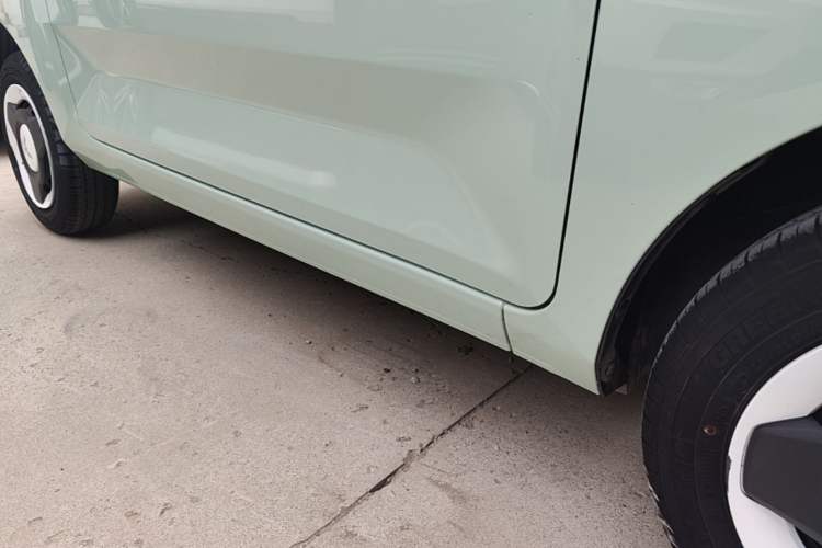 Used Wuling Hongguang MINIEV 2021 Macaron Premium Model – Lithium Iron Phosphate Right Side Sill