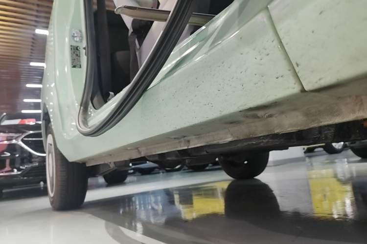 Used Wuling Hongguang MINIEV 2021 Macaron Premium Model – Lithium-NMC Right Side Sill