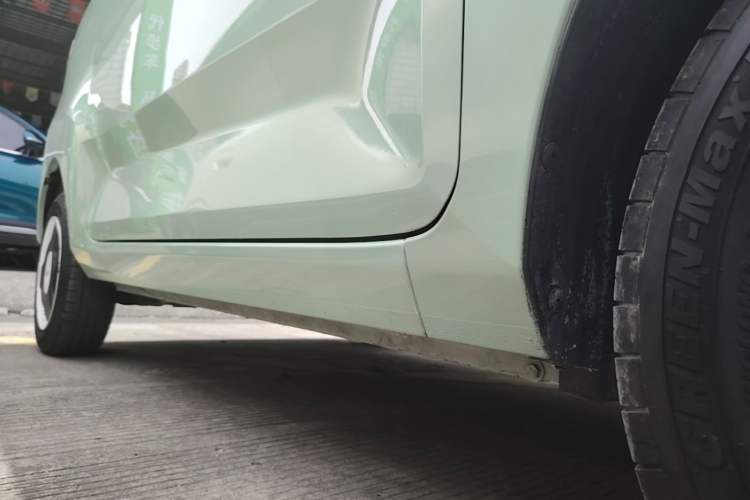Used Wuling Hongguang MINIEV 2021 Macaron Premium Model – Lithium Iron Phosphate Right Side Sill