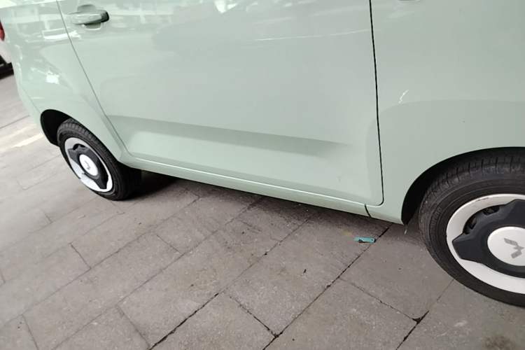 Used Wuling Hongguang MINIEV 2021 Macaron Fashion Model Lithium Iron Phosphate Right Side Sill