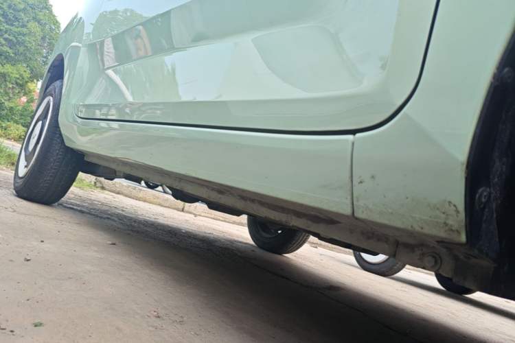 Used Wuling Hongguang MINIEV 2021 Macaron Sandwich Model 120 km Lithium NMC Right Side Sill