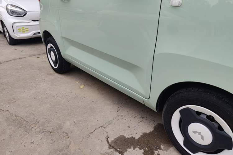 Used Wuling Hongguang MINIEV 2021 Macaron Sandwich Model 170 km Lithium Iron Phosphate Right Side Sill