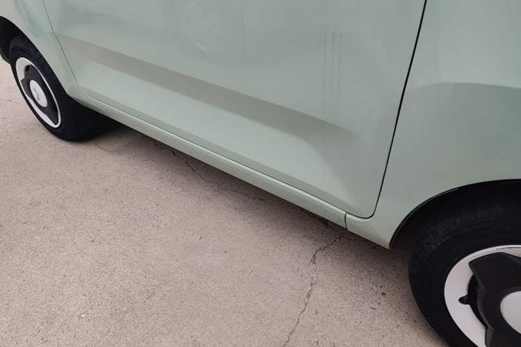 Used Wuling Hongguang MINIEV 2021 Macaron Fashion Model Lithium Iron Phosphate Right Side Sill