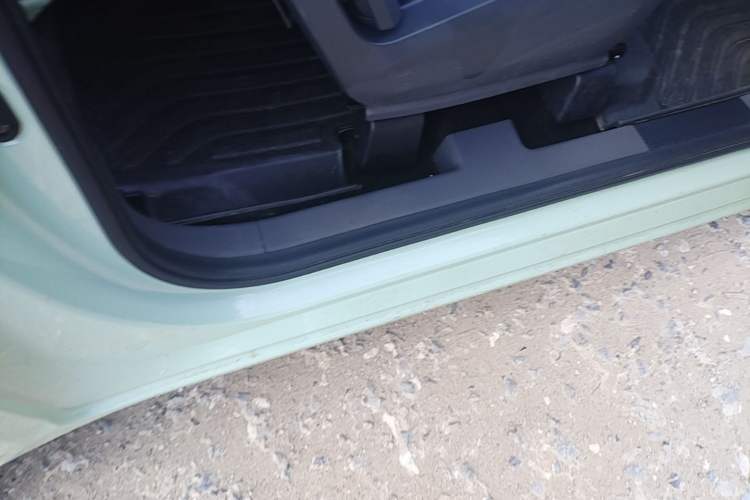 Used Wuling Hongguang MINIEV 2021 Macaron Fashion Model Lithium Iron Phosphate Right Side Sill