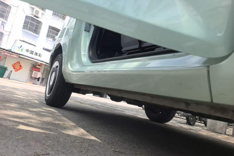 Used Wuling Hongguang MINIEV 2021 Macaron Premium Model – Lithium Iron Phosphate Right Side Sill