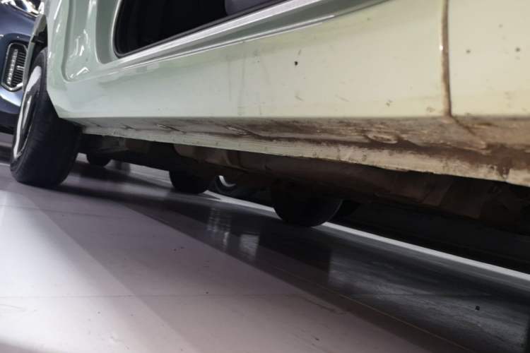 Used Wuling Hongguang MINIEV 2021 Macaron Premium Model – Lithium Iron Phosphate Right Side Sill