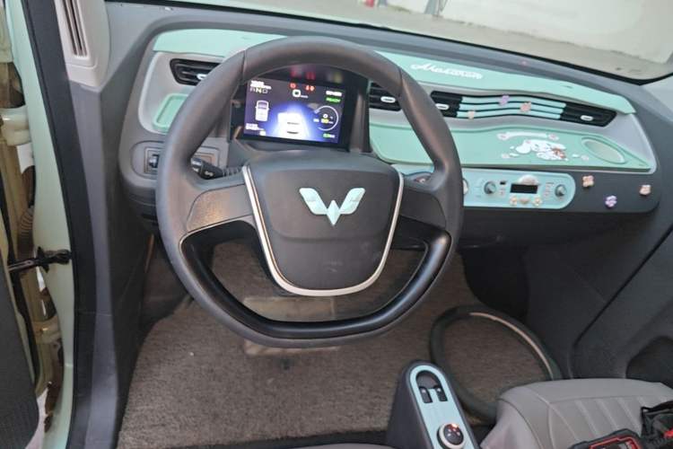 Used Wuling Hongguang MINIEV 2021 Macaron Fashion Model Lithium Iron Phosphate Steering Wheel