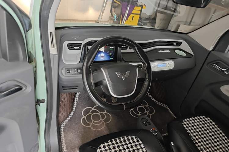 Used Wuling Hongguang MINIEV 2021 Macaron Fashion Model Lithium Iron Phosphate Steering Wheel
