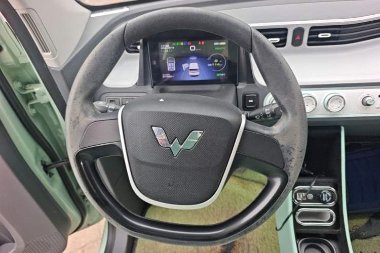Used Wuling Hongguang MINIEV 2021 Macaron Fashion Model Lithium Iron Phosphate Steering Wheel