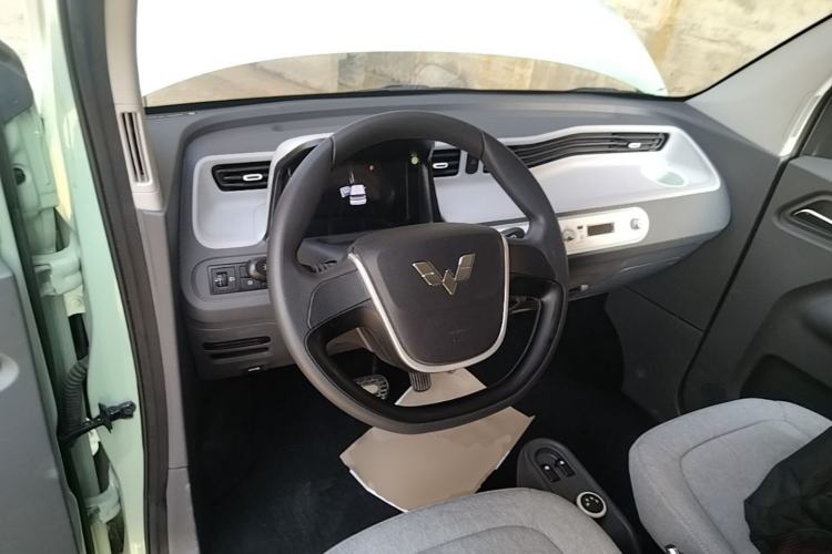 Used Wuling Hongguang MINIEV 2021 Macaron Premium Model – Lithium Iron Phosphate Steering Wheel