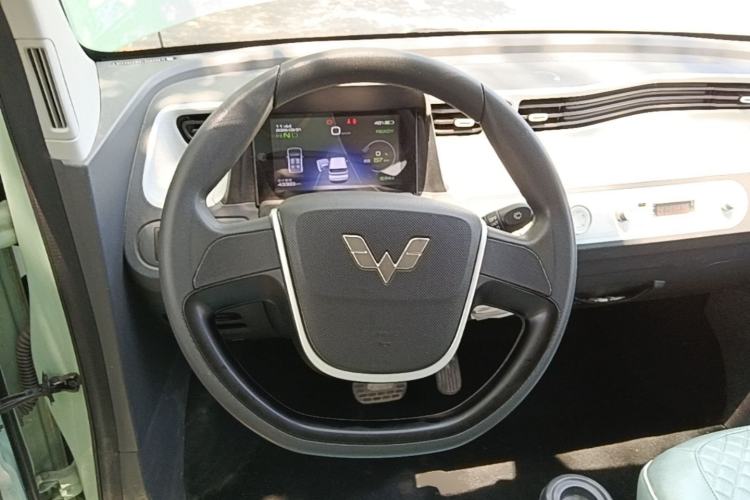 Used Wuling Hongguang MINIEV 2021 Macaron Fashion Model Lithium Iron Phosphate Steering Wheel