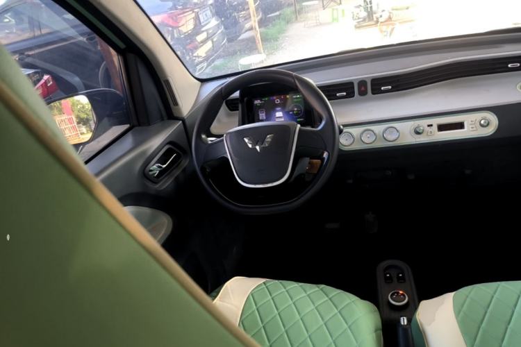 Used Wuling Hongguang MINIEV 2021 Macaron Fashion Edition Lithium-Ion Battery Steering Wheel