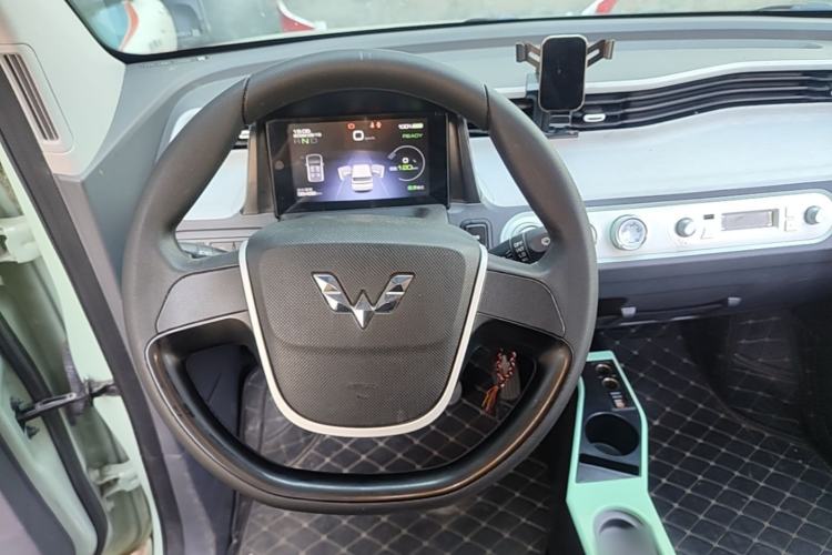 Used Wuling Hongguang MINIEV 2021 Macaron Fashion Model Lithium Iron Phosphate Steering Wheel