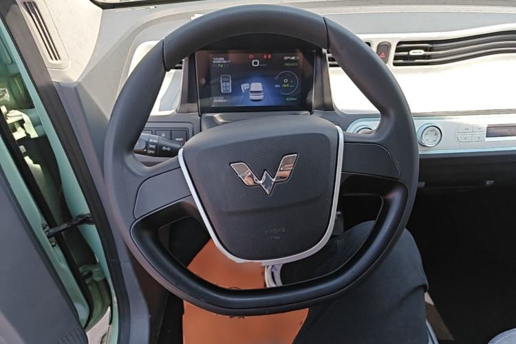 Used Wuling Hongguang MINIEV 2021 Macaron Fashion Model Lithium Iron Phosphate Steering Wheel