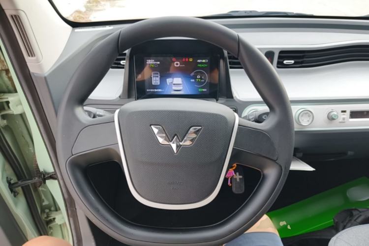 Used Wuling Hongguang MINIEV 2021 Macaron Premium Model – Lithium Iron Phosphate Steering Wheel