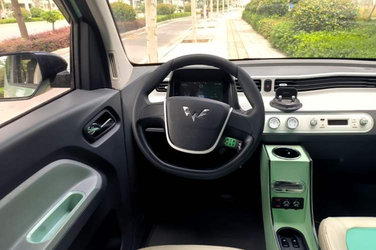 Used Wuling Hongguang MINIEV 2021 Macaron Premium Model – Lithium Iron Phosphate Steering Wheel