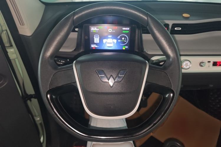 Used Wuling Hongguang MINIEV 2021 Macaron Sandwich Model 120 km Lithium Iron Phosphate Steering Wheel