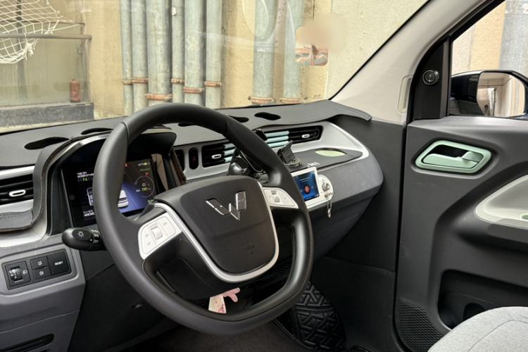 Used Wuling Hongguang MINIEV 2021 Macaron Fashion Model Lithium Iron Phosphate Steering Wheel