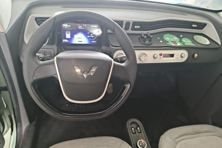 Used Wuling Hongguang MINIEV 2021 Macaron Fashion Model Lithium Iron Phosphate Steering Wheel