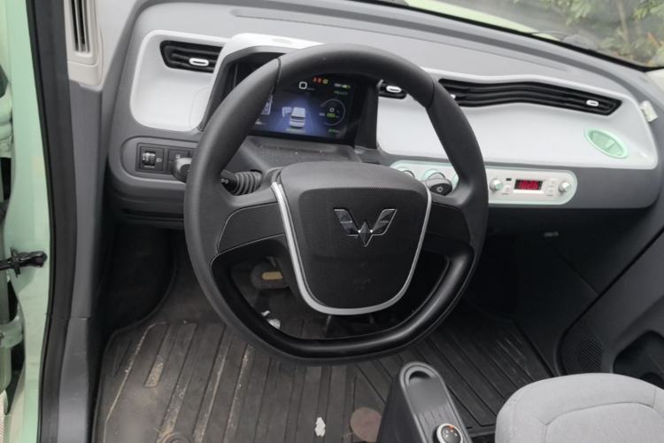 Used Wuling Hongguang MINIEV 2021 Macaron Fashion Model Lithium Iron Phosphate Steering Wheel