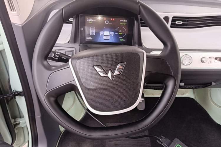 Used Wuling Hongguang MINIEV 2021 Macaron Fashion Model Lithium Iron Phosphate Steering Wheel