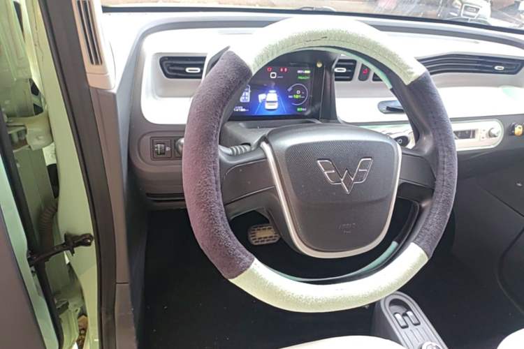 Used Wuling Hongguang MINIEV 2021 Macaron Premium Model – Lithium Iron Phosphate Steering Wheel