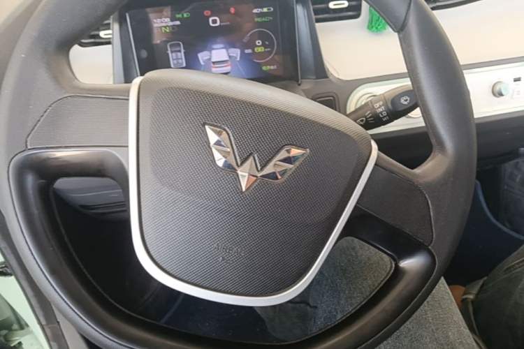 Used Wuling Hongguang MINIEV 2021 Macaron Sandwich Model 170 km Lithium Iron Phosphate Steering Wheel