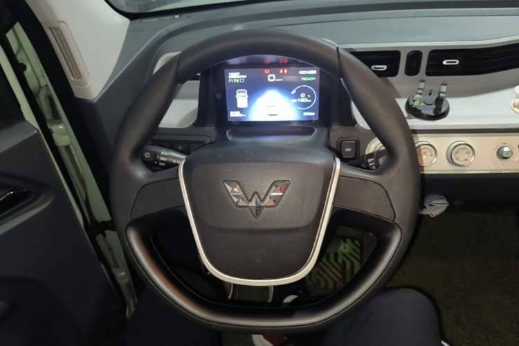 Used Wuling Hongguang MINIEV 2021 Macaron Fashion Edition Lithium-Ion Battery Steering Wheel