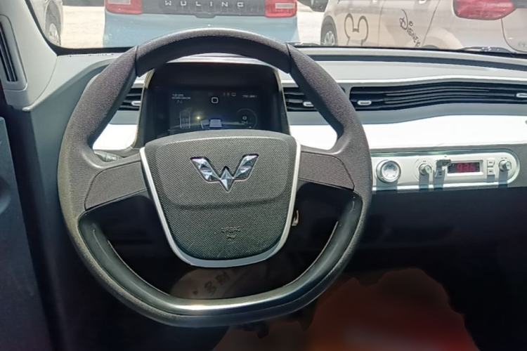 Used Wuling Hongguang MINIEV 2021 Macaron Fashion Model Lithium Iron Phosphate Steering Wheel
