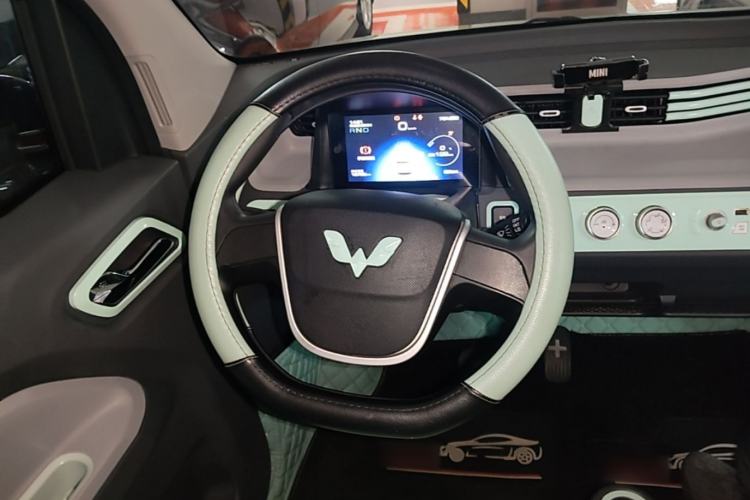 Used Wuling Hongguang MINIEV 2021 Macaron Sandwich Model 170 km Lithium Iron Phosphate Steering Wheel