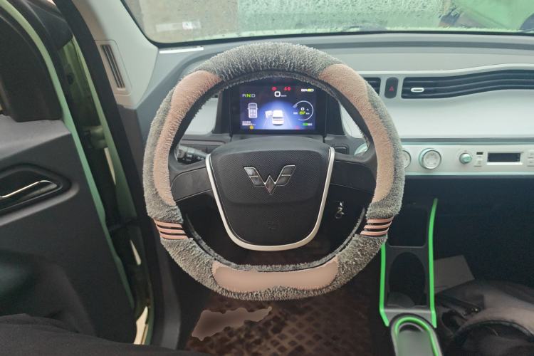 Used Wuling Hongguang MINIEV 2021 Macaron Sandwich Model 120 km Lithium Iron Phosphate Steering Wheel