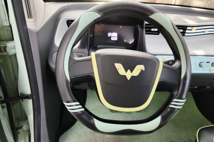Used Wuling Hongguang MINIEV 2021 Macaron Fashion Model Lithium Iron Phosphate Steering Wheel