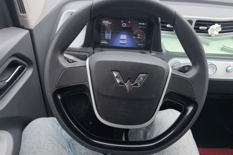 Used Wuling Hongguang MINIEV 2021 Macaron Fashion Model Lithium Iron Phosphate Steering Wheel