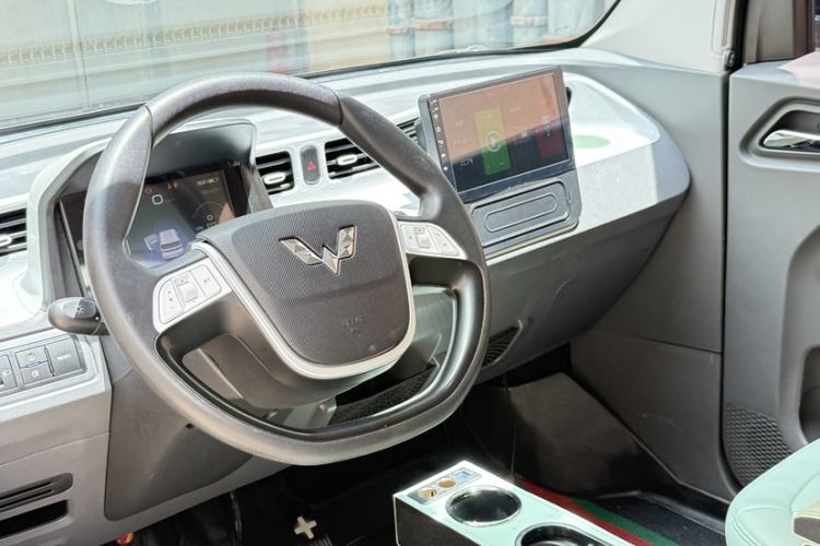 Used Wuling Hongguang MINIEV 2021 Macaron Fashion Model Lithium Iron Phosphate Steering Wheel