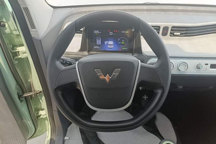 Used Wuling Hongguang MINIEV 2021 Macaron Fashion Model Lithium Iron Phosphate Steering Wheel