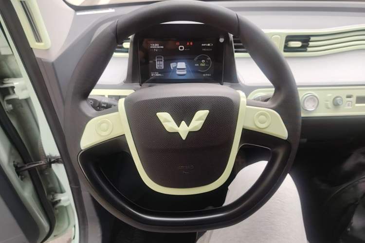 Used Wuling Hongguang MINIEV 2021 Macaron Fashion Edition Lithium-Ion Battery Steering Wheel
