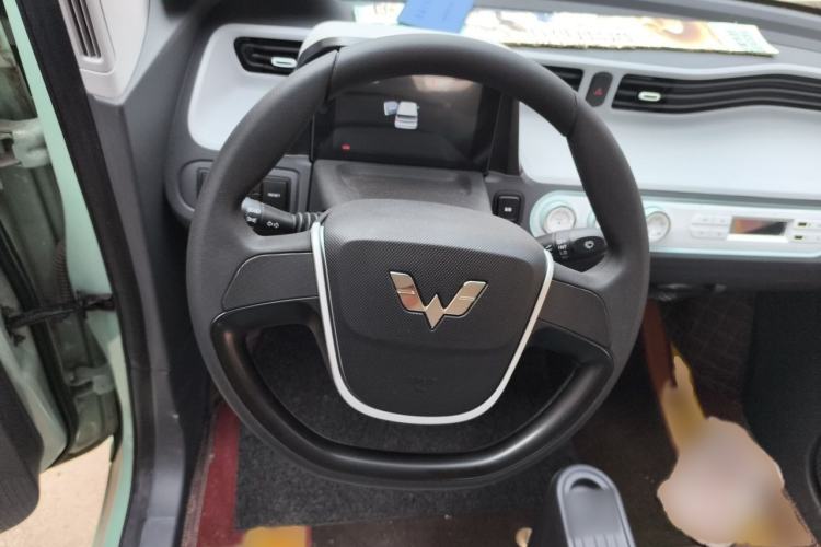 Used Wuling Hongguang MINIEV 2021 Macaron Fashion Model Lithium Iron Phosphate Steering Wheel