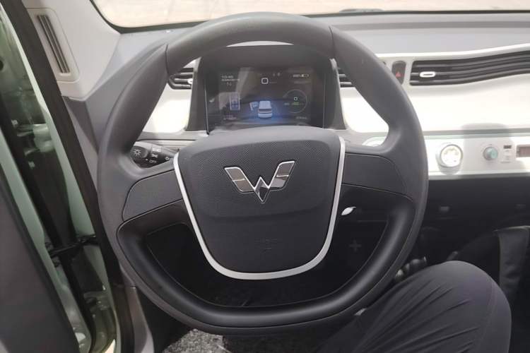 Used Wuling Hongguang MINIEV 2021 Macaron Premium Model – Lithium Iron Phosphate Steering Wheel