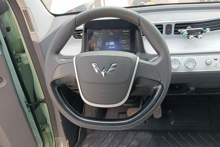 Used Wuling Hongguang MINIEV 2021 Macaron Premium Model – Lithium Iron Phosphate Steering Wheel