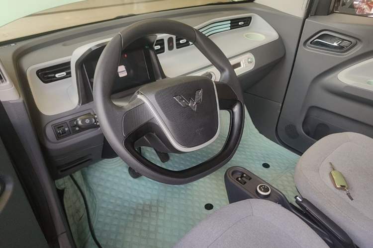 Used Wuling Hongguang MINIEV 2021 Macaron Fashion Edition Lithium-Ion Battery Steering Wheel