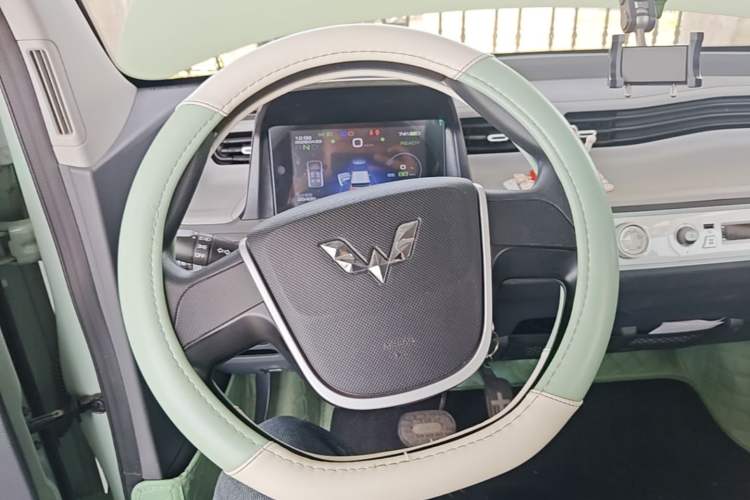 Used Wuling Hongguang MINIEV 2021 Macaron Fashion Model Lithium Iron Phosphate Steering Wheel